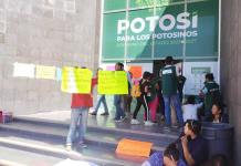 Protestan gritones de la Fenapo por altos cobros del Patronato y abusos de Gobernación