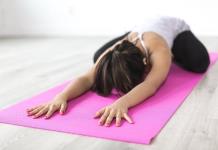 Practicar yoga puede reducir los niveles de ansiedad, señalan