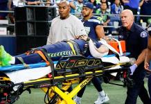 Cade Johnson sale del hospital tras sufrir conmoción en juego de los Seahawks