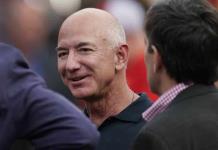 Jeff Bezos compra una mansión en isla exclusiva en Miami