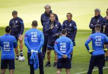 Roberto Mancini renuncia inesperadamente como técnico de Italia