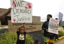 Seis expolicías se declaran culpables de torturar a 2 hombres afroamericanos