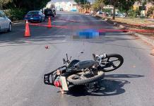 Muere motociclista arrollado frente a Rancho Pavón