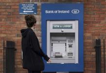 Problema técnico del Bank of Ireland permite a clientes retirar dinero de más