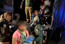 Hacinados, hallan a 231 migrantes