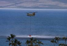 Más de 800 militares y guardias costeros luchan contra el fuego en el oeste de Maui