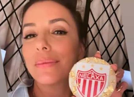 Eva Longoria se une a la afición de Necaxa en el Estadio Victoria