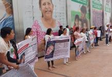 Familiares de desaparecidos exigen justicia en la Fenapo