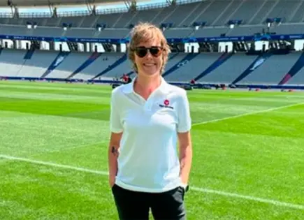 Marion Reimers sorprende al defender a Chicharito