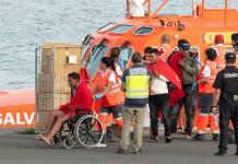 Unos 270 migrantes llegaron hoy a las Islas Canarias en embarcaciones precarias