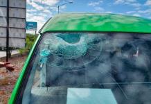 Arresta la policía municipal a hombre que arrojaba piedras a vehículos en la 57