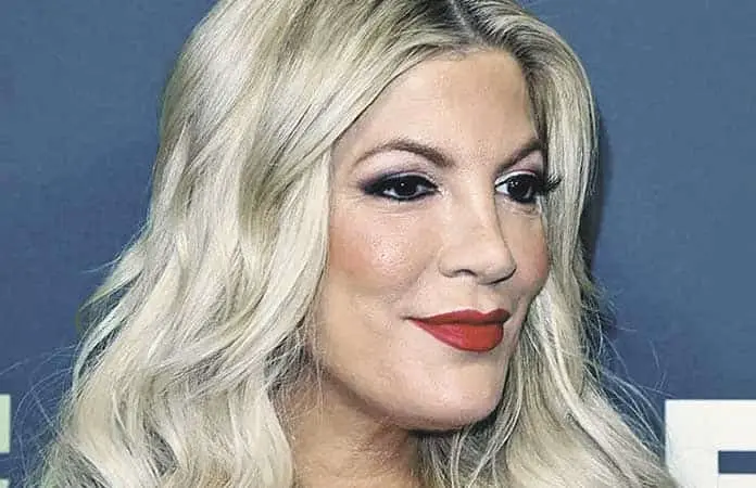 Tori Spelling sufre accidente vial en California con sus hijos
