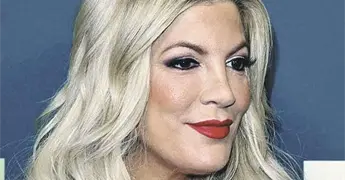 Tori Spelling sufre accidente vial en California con sus hijos