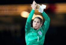 Una niña recoge 135,000 firmas para que Nike venda la camiseta de la portera inglesa