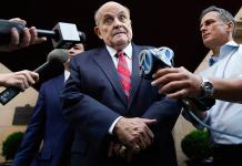 Rudy Giuliani, imputado junto a Trump, se entrega a las autoridades de Georgia