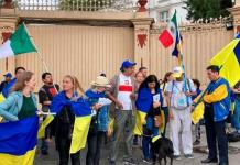 Ucranianos se manifiestan frente a la embajada rusa en México