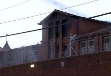 Evacuan a reos por incendio en prisión de Texas