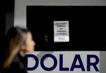 Argentina anuncia medidas económicas en un esfuerzo por ayudar a sectores golpeados por devaluación