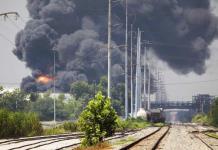 Preocupa calidad del aire por incendio de refinería de Luisiana