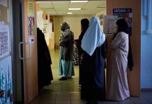 Francia prohíbe la abaya en las escuelas por considerarla símbolo religioso