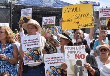 Promueven resistencia contra libros de texto