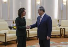 Funcionario chino dice que Beijing está dispuesto a mejorar cooperación económica con EEUU