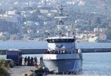 Buscan rescatar a migrantes frente a costa oeste de Grecia e islas Cícladas