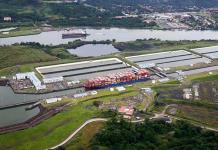 El canal de Panamá gestiona su peor crisis al operar con menos agua