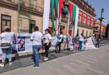 Familiares de personas desaparecidas protestan frente a Palacio de Gobierno