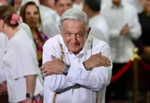 AMLO celebra libros de texto con dimensión humanista