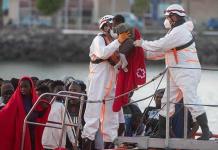 Rescatan a 363 migrantes en tres barcos precarios en aguas próximas a Canarias