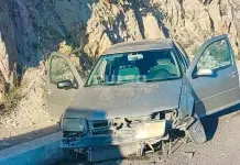 Solo da&ntilde;os en choque carretero