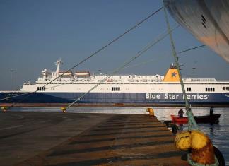 Tripulantes de un ferry griego enfrentan cargos de homicidio por aventar al mar a un pasajero