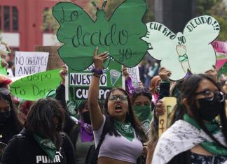 Marea Verde entrega iniciativa para despenalizar el aborto en San Luis Potosí