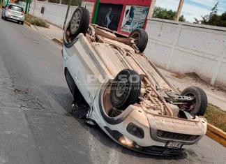 Choque y volcadura en la carretera a Matehuala deja un lesionado