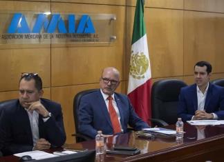 Industria automotriz mexicana prevé normalización en 2024, con ligeros ajustes a la baja
