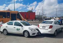 Solo da&ntilde;os en choque m&uacute;ltiple en la carretera a Rioverde