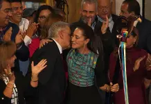 Pueblos indígenas denuncian apropiación cultural por entrega de bastón de mando a Claudia Sheinbaum Pueblos indígenas denuncian apropiación cultural por entrega de bastón de mando a Claudia Sheinbaum