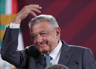 López Obrador critica propuesta de Xóchitl Gálvez de privatizar Pemex