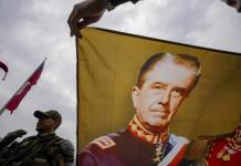 Varios centenares de personas reivindican la figura de Pinochet en manifestación en Chile