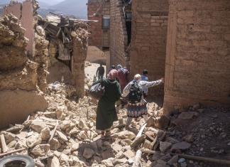 Rebasa los 2 mil la cifra de muertos por potente sismo en Marruecos