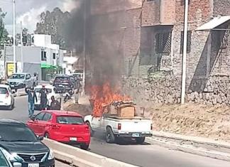 Reportan incendio de camioneta en Rio Españita