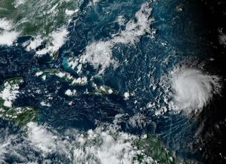 El huracán Lee causa fuertes marejadas en el norte del Caribe
