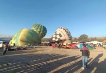 Por fuertes vientos, suspenden evento de globos aerostáticos en Mexquitic.