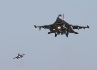 Pilotos ucranianos podrían volar los F-16 en 3 meses, asegura jefe de Guardia Aérea Nacional de EEUU