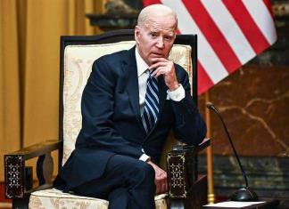 Casa Blanca corta micrófono de Biden tras balbuceos y divagaciones