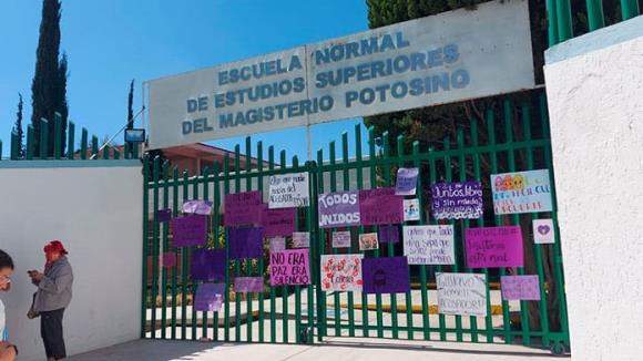 Protestan en la Enesmapo contra profesor por presunto acoso sexual; piden su despido