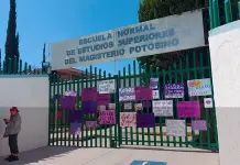 Protestan en la Enesmapo contra profesor por presunto acoso sexual; piden su despido