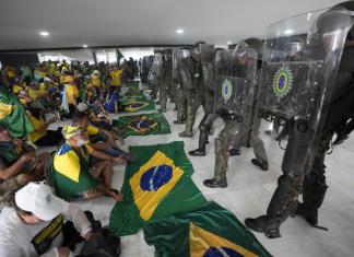 Simpatizantes de Bolsonaro que allanaron oficinas gubernamentales son sometidos a juicio