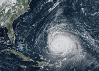 El huracán Lee se aleja del Caribe y se dirige hacia el Atlántico canadiense